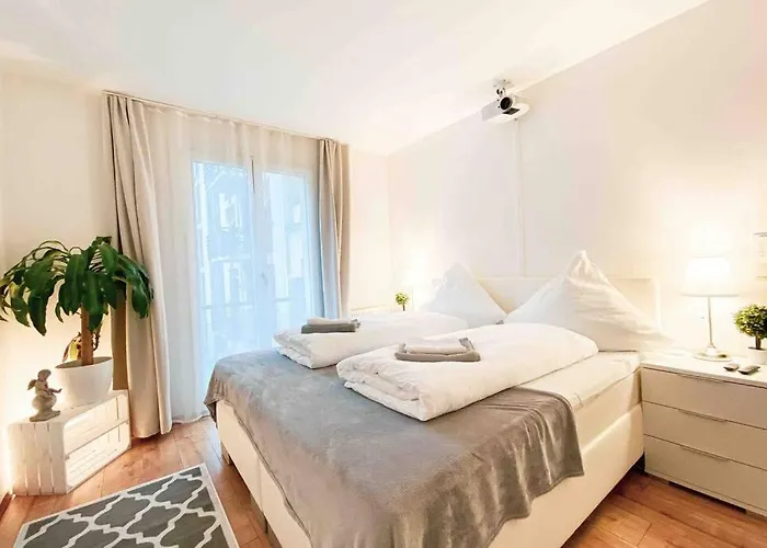 Luxury Home Cinema 2R Apt + Balcony / 65M²
