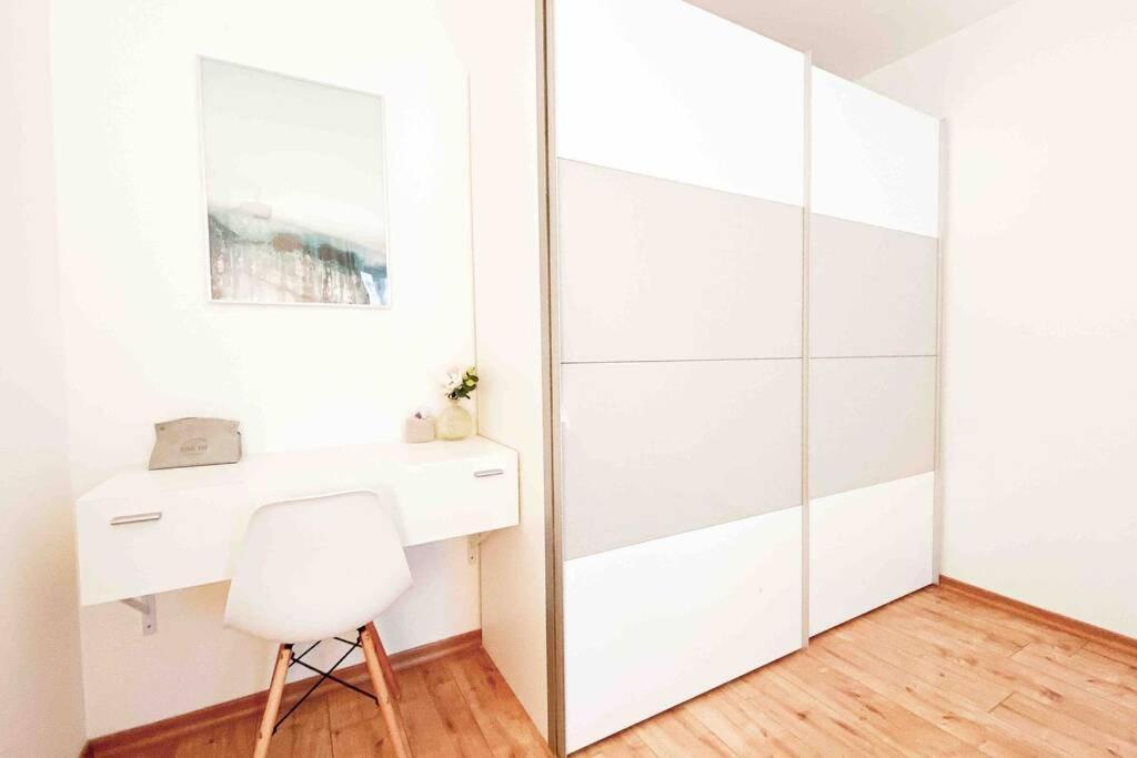 Luxury Cinema 2r Apt + Balcony / 65m² *