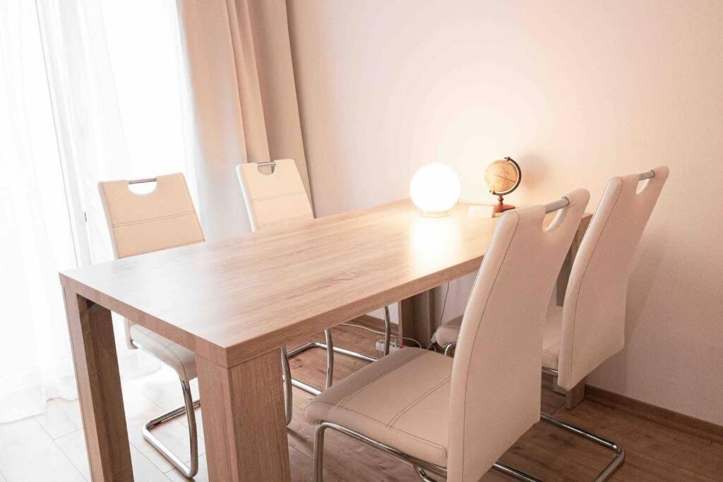 Luxury Cinema 2r Apt + Balcony / 65m²