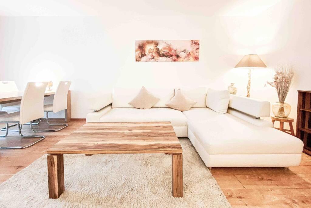 Apartment Luxury Cinema 2r Apt + Balcony / 65m² *