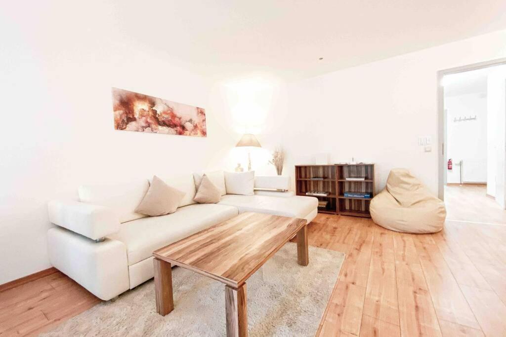 Luxury Cinema 2r Apt + Balcony / 65m² *