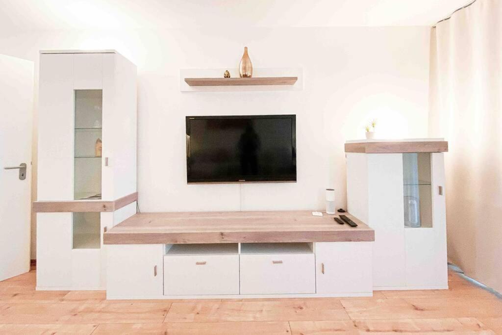 Luxury Cinema 2r Apt + Balcony / 65m² Apartment *