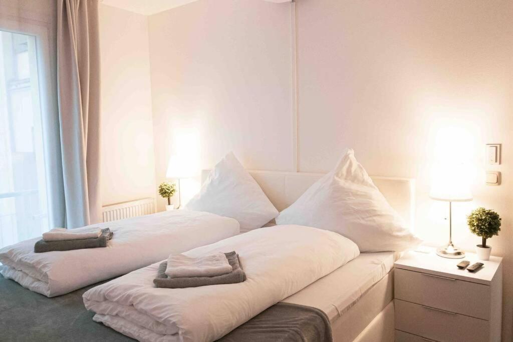 Apartment Luxury Cinema 2r Apt + Balcony / 65m²